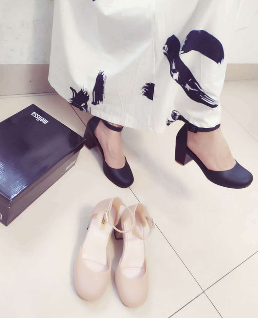 Sandalias de Tacón Medio con Suela Suave y Material PVC Flexible para Mujer - Image 12
