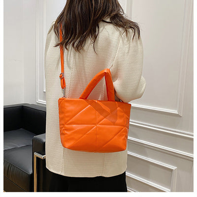 Bolso Mensajero Acolchado de Algodón con Diseño Asimétrico para Mujer - Image 22