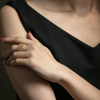 Anillo de Diamante Vintage con Encaje Ancho