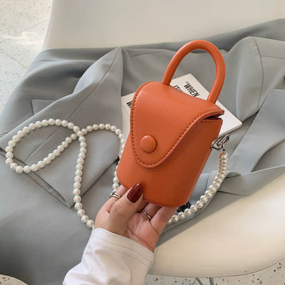 Bolsa Mensajera con Cadena de Perlas Beige - Image 3