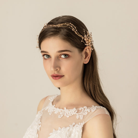 Diadema nupcial con perlas y cristales para novia