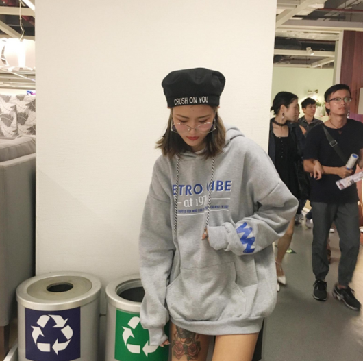 Sudadera Retro Vibes - Image 2