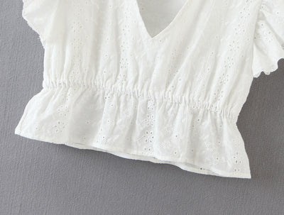 Traje de Pantalón con Escote en V y Detalles de Encaje - Image 7