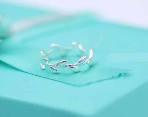 Anillo de Plata con Hoja de Olivo - Diseño Minimalista para Mujer - Image 3