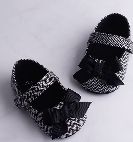 Grey herringbone baby crib shoes with white grosgrain bows and a single strap, perfect for toddlers. - Image 14