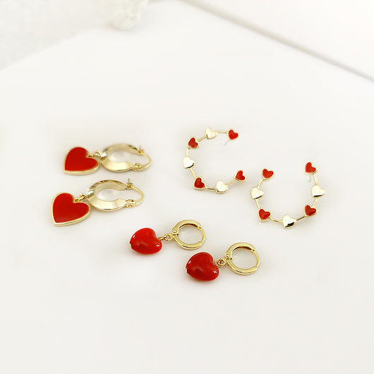 Aretes personalizados en forma de C con esmalte Love - Image 4