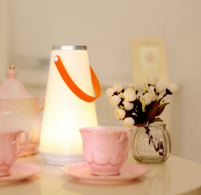 Lámpara LED Creativa con Carga Inalámbrica para Mesita de Noche - Image 7