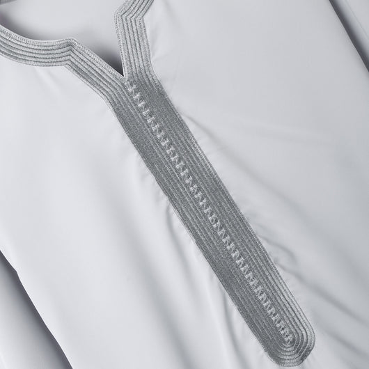 Bata de Hombre con Bordados Fashion Nation - Image 6