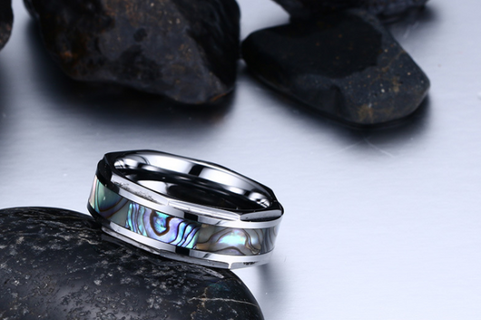Anillo de Acero Tungsteno con Diseño de Concha - Image 4