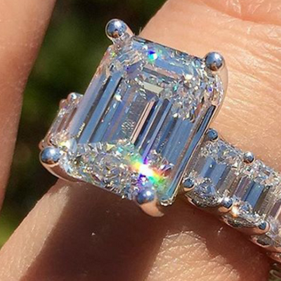 Anillo de Circón Cuadrado