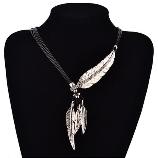 Collar Pendiente Multicapa con Borlas de Plumas y Hojas en Cuerda Negra - 3 Colores - Image 9