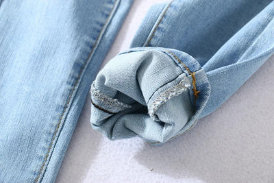 Jeans Clásicos de Talle Alto con Cuatro Botones - Image 4
