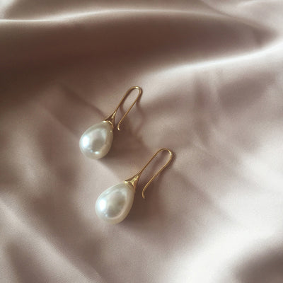 Aretes Minimalistas de Perla en Gota - Image 7