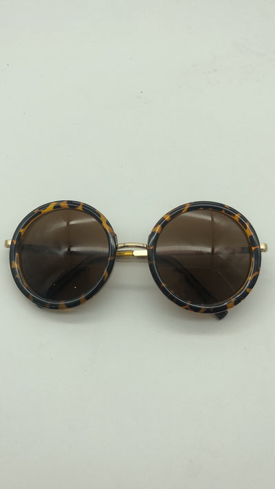 Big round sunglasses with black frames and dark lenses, featuring silver-colored temples. - Image 9
