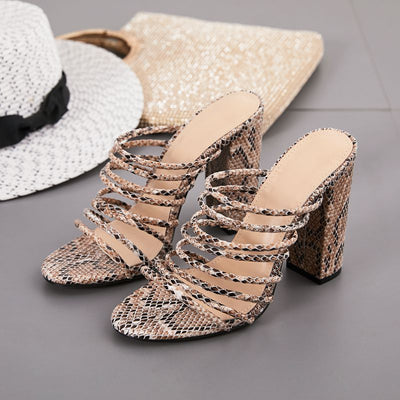 Sandalias y Pantuflas de Tacón Alto con Estampado de Serpiente - Image 11