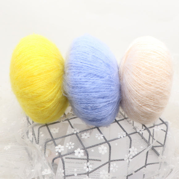 Suéter y chal de mohair para bebé con detalle de tejido