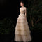 Vestido de Noche Dorado sin Tirantes con Tiradores - Elegancia para Anfitrionas