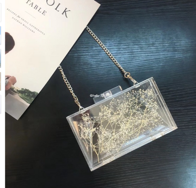 Bolsa Transparente con Cadena de Margaritas Acrílicas - Diseño Diagonal Personalizable - Image 3