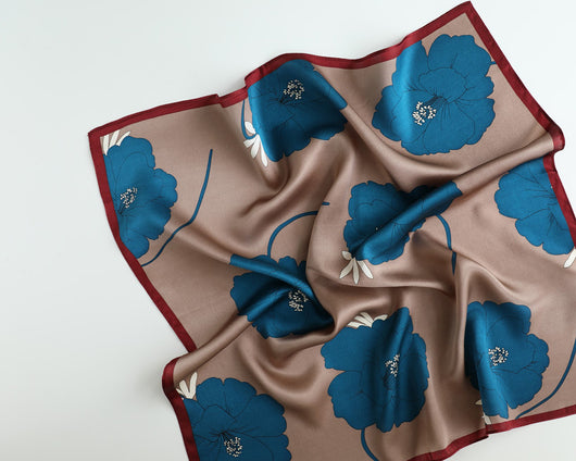 Pañuelo de Seda Estampado Floral - Image 4