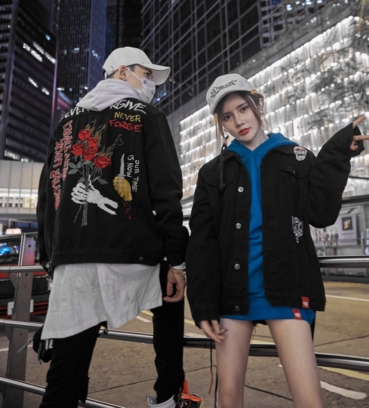 Chaqueta Denim con Bordado Nacional - Estilo Urbano Moderno - Image 3