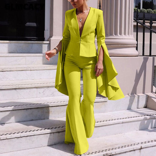 Traje de Pantalón Acampanado con Mangas Oversized Irregulares