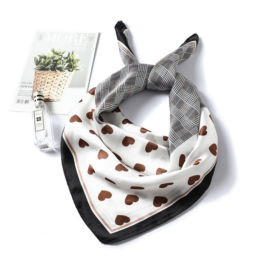 Pañuelo de seda con estampado cuadros y corazón para mujer - Image 10