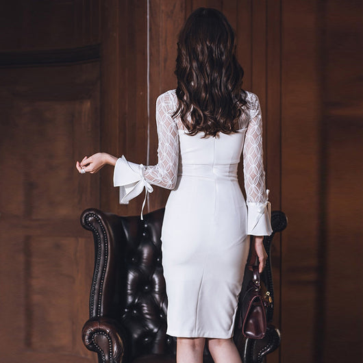 Vestido Elegante con Encaje Calado y Mangas Trompeta Asimétrico - Image 3