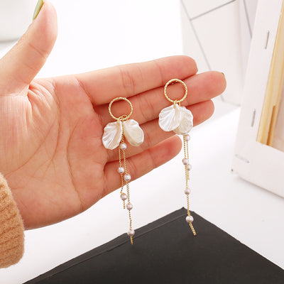 Aretes de Perla con Flecos Largos y Cierre de Tuerca - Image 4