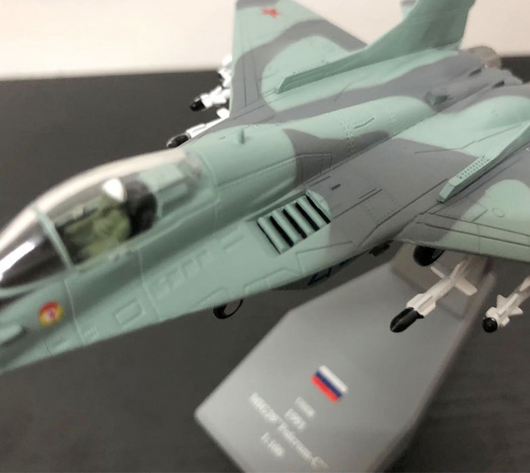 Maqueta de Caza MIG-29 - Réplica Detallada de Colección - Image 4