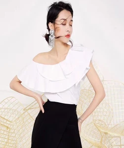 Blusa Hombro Descubierto con Cuello Diagonal y Volantes - Image 2