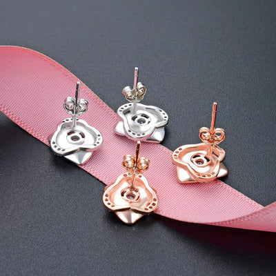 Aretes de Plata Esterlina con Diseño de Rosa - Image 3