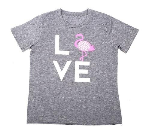 Playera gris con estampado de piña y amor de manga corta - Image 9