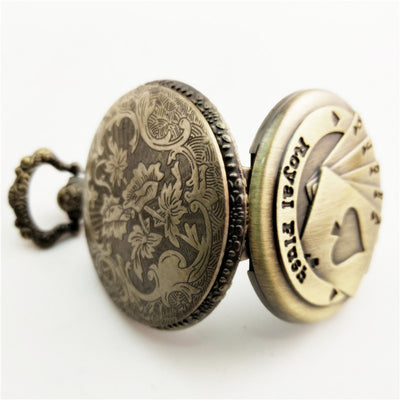 Reloj de Bolsillo Clásico Vintage con Diseño de Póker - Image 2