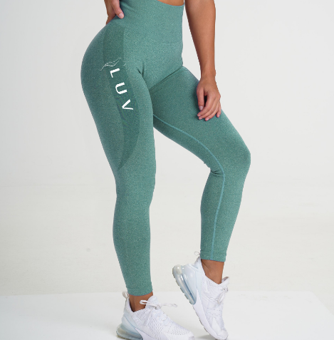 Traje de Yoga Sin Costuras con Ajuste Ceñido y Levantamiento de Glúteos - Image 3