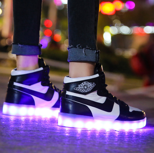 Zapatillas Deportivas LED Alto Perfil con Carga USB - Image 9