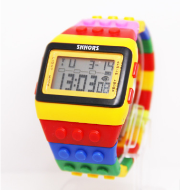 Reloj Digital con Diseño de Bloques de Construcción