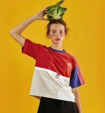Playera Universitaria Estilo Colegiado con Bordado y Cordones - Primavera Verano