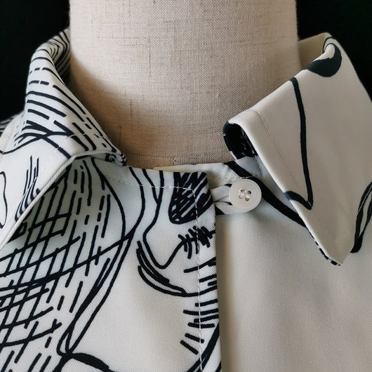 Blusa Suelta de Gasa con Estampado Facial para Mujer - Image 5