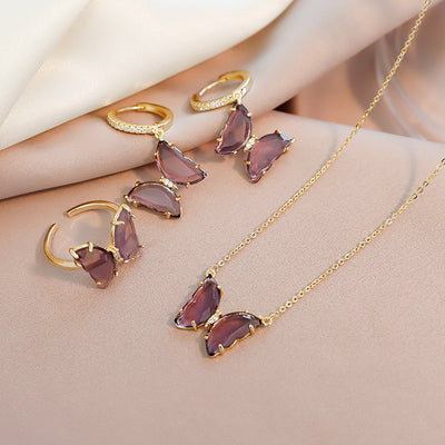 Aretes, Anillo y Collar de Cristal Púrpura con Diseño de Mariposa - Image 3