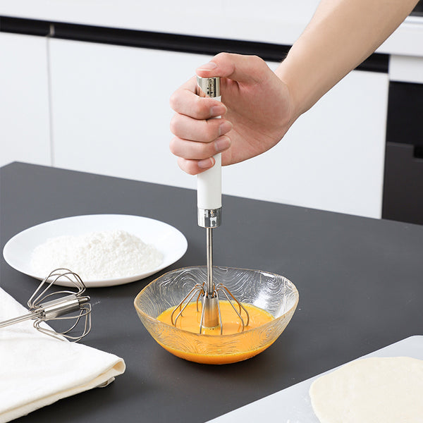 Batidor de Huevos Semiautomático de Acero Inoxidable con Mecanismo Rotatorio