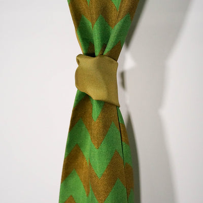 Pañuelo de Seda con Diseño Geométrico Verde - Image 10