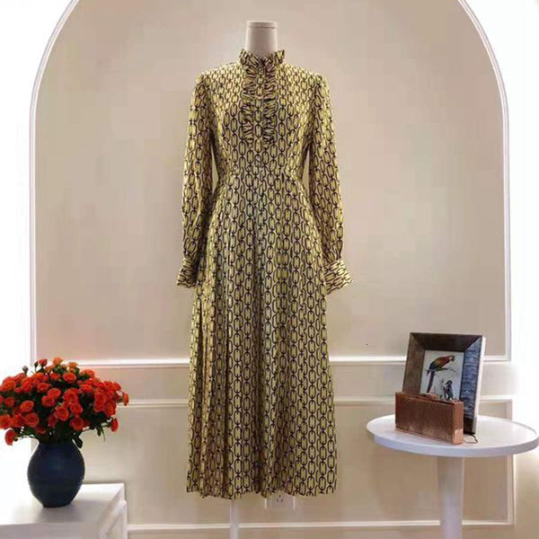 Vestido de seda con estampado de cadenas y detalles de madera - Image 14