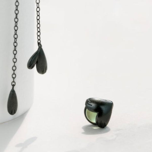 Aretes Asimétricos de Plata Esterlina - Diseño Floral Minimalista y Personalidad Única - Image 2