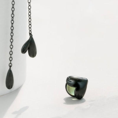 Aretes Asimétricos de Plata Esterlina - Diseño Floral Minimalista y Personalidad Única - Image 2