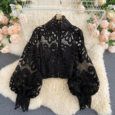 Blusa Elegante con Cuello Alzado y Encaje Calado - Image 8