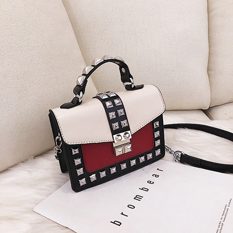 Bolso de Hombro con Cadena y Tachuelas - Image 28