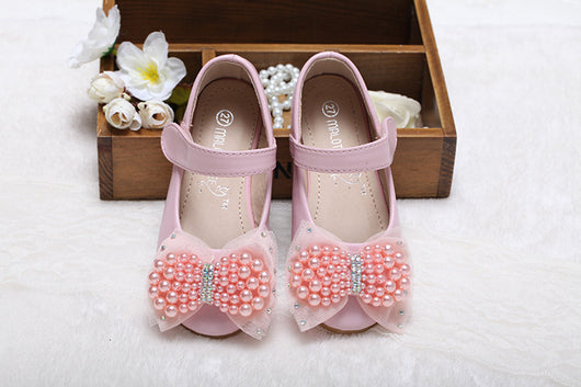 Beige girls' princess shoes with pearl and rhinestone bows, featuring a flat heel and a convenient Velcro strap. - Image 19