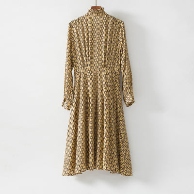 Vestido de seda con estampado de cadenas y detalles de madera - Image 6