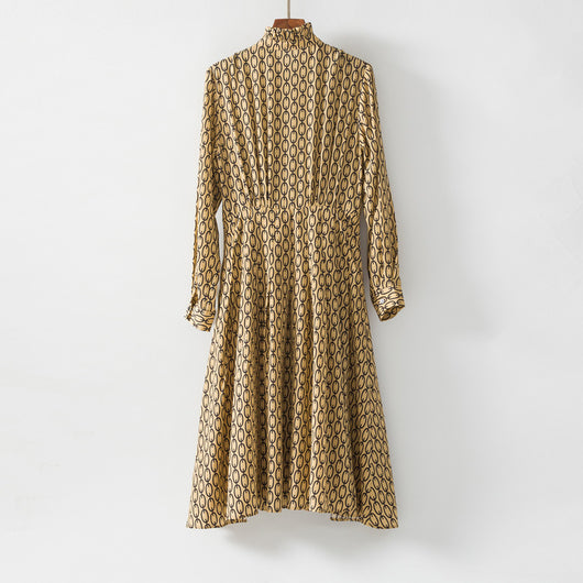 Vestido de seda con estampado de cadenas y detalles de madera - Image 6