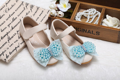 Beige girls' princess shoes with pearl and rhinestone bows, featuring a flat heel and a convenient Velcro strap. - Image 17
